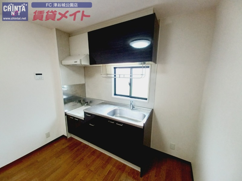 キッチン　同物件別室反転写真
