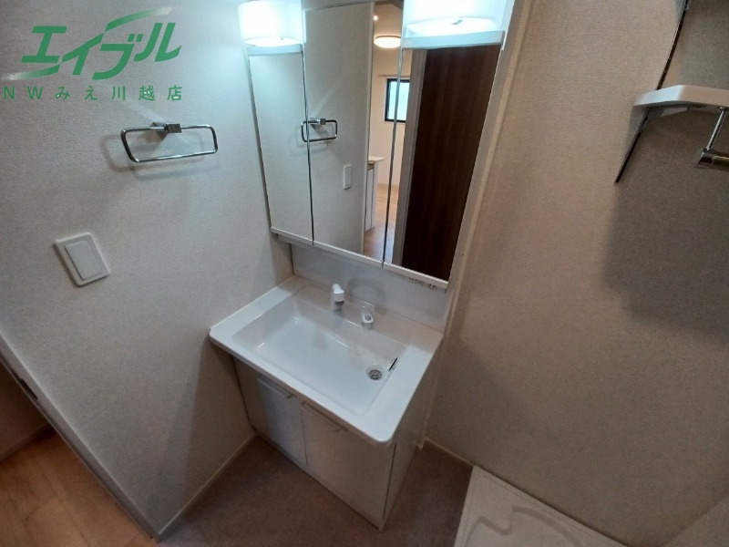 洗面設備　同型参考写真です