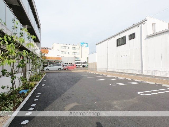 駐車場　駐車場