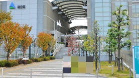 図書館　足立区立中央図書館（図書館）まで833m