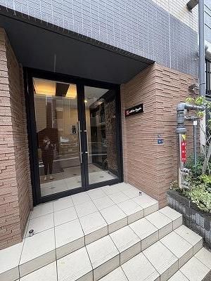 エントランス　落ち着いたエントランスです