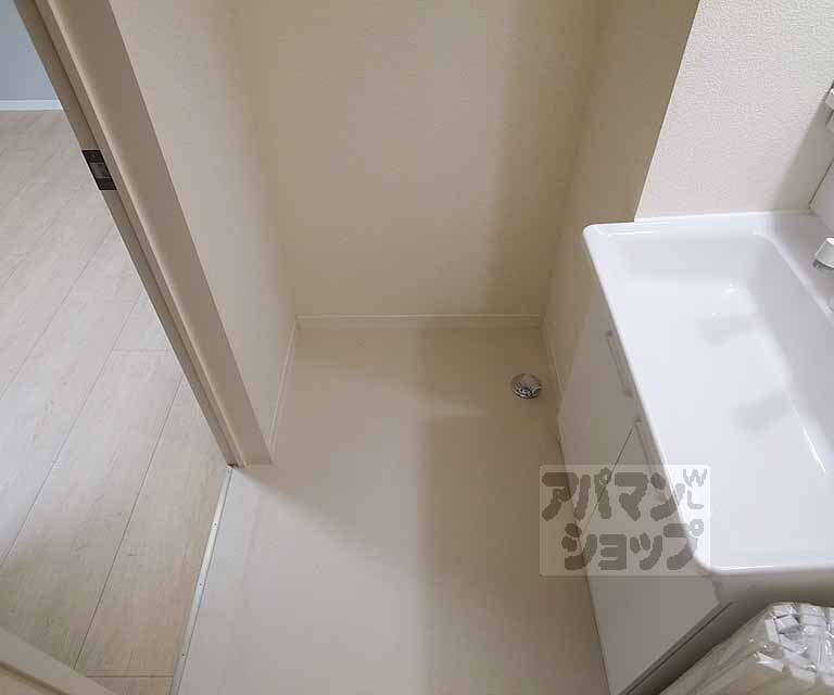 洗面設備　大きな脱衣所です