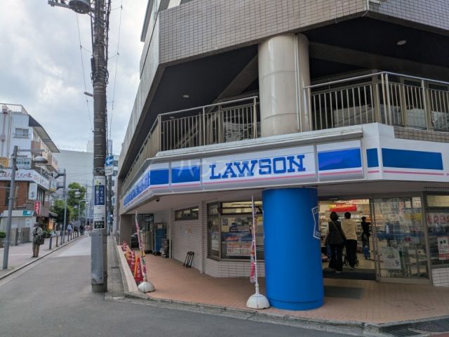 コンビニ　ローソン青葉台二丁目店（コンビニ）まで138m