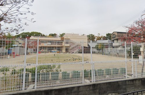 幼稚園・保育園　茨木市立認定こども園茨木幼稚園（幼稚園・保育園）まで306m