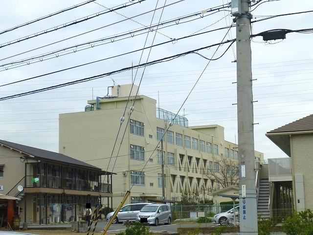 小学校　高槻市立磐手小学校（小学校）まで768m