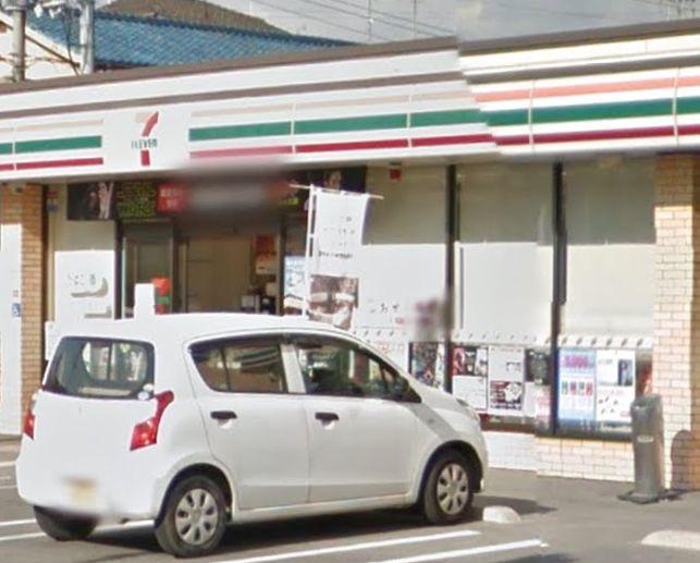 コンビニ　セブンイレブン高槻安満中の町店（コンビニ）まで636m