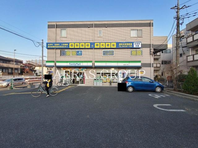 コンビニ　ファミリーマート 太田窪二丁目店（コンビニ）まで607m
