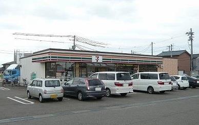 コンビニ　コンビニエンスストア（コンビニ）まで900m