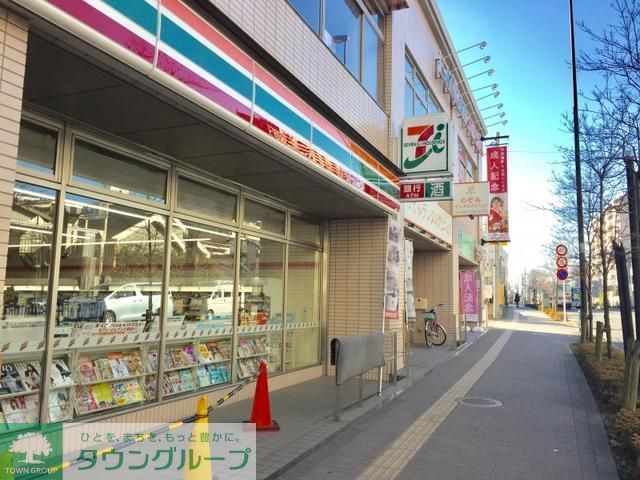 コンビニ　セブンイレブン（コンビニ）まで740m