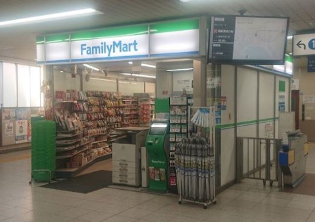 コンビニ　ファミリーマート京成高砂駅店（コンビニ）まで377m