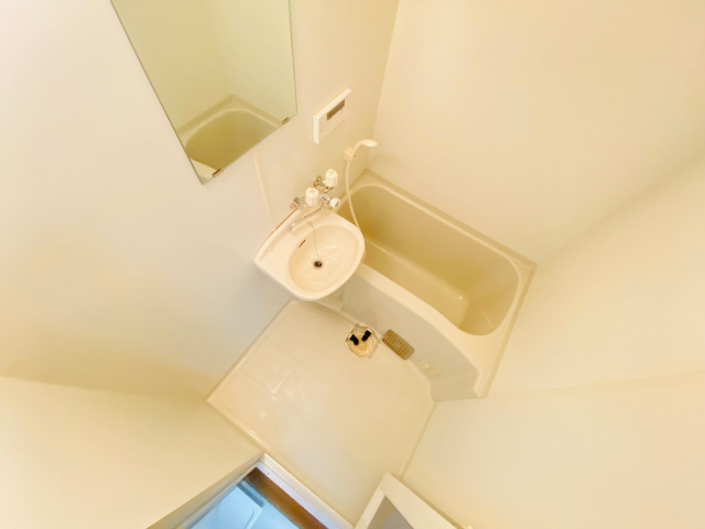 バス・シャワールーム　同一建物内２０４号室内装写真転載