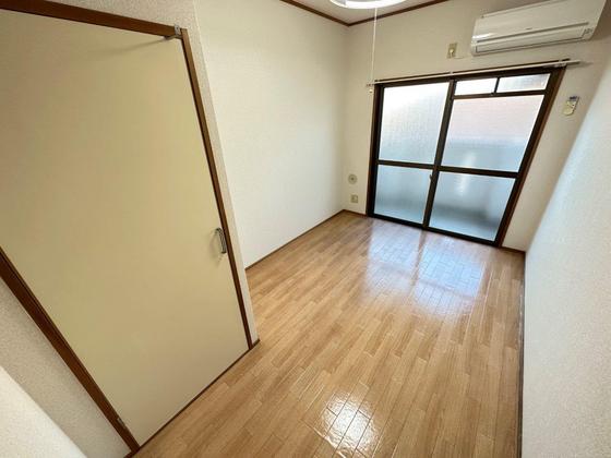 居室・リビング　※別部屋の写真です