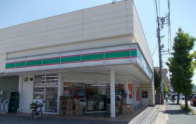コンビニ　ローソンストア１００（コンビニ）まで800m