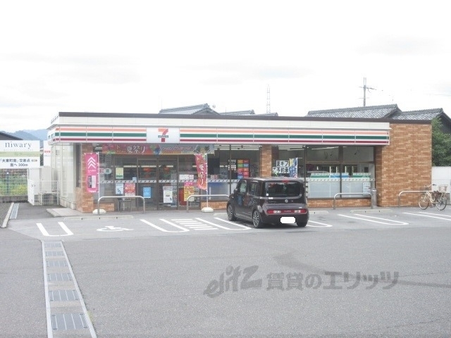 コンビニ　セブンイレブン彦根大堀町店（コンビニ）まで800m