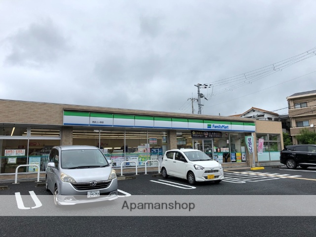 コンビニ　ファミリーマート（コンビニ）まで1106m