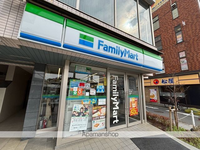コンビニ　ファミリーマート（コンビニ）まで769m
