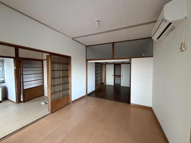 その他部屋・スペース　開放的な寝室です