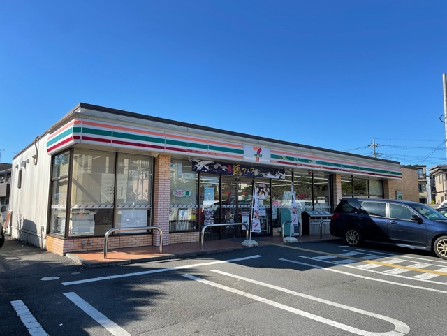コンビニ　セブンイレブン（コンビニ）まで300m
