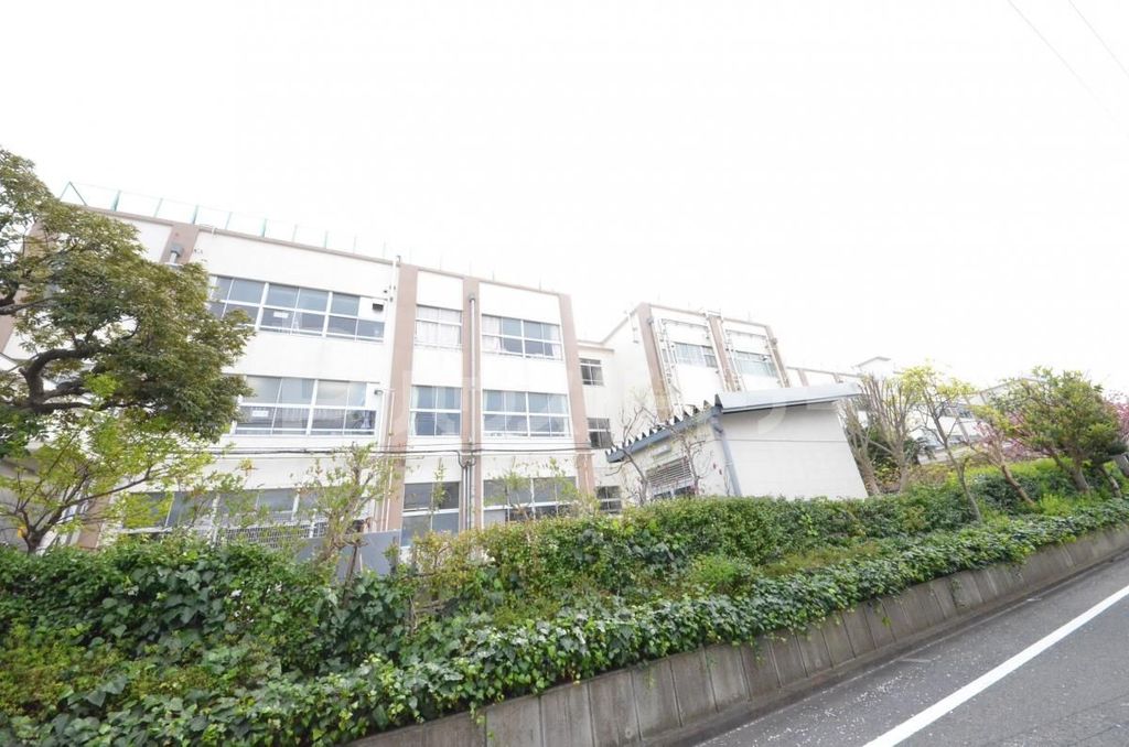 小学校　足立区立保木間小学校（小学校）まで580m