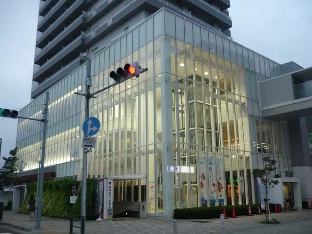図書館　篠崎図書館（図書館）まで650m