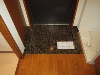 玄関　レーベスト志賀本通