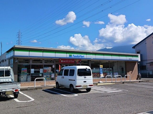 コンビニ　ファミリーマート新居浜横水店（コンビニ）まで338m