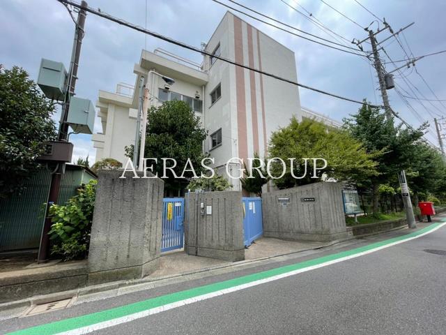 小学校　北区立岩淵小学校（小学校）まで518m