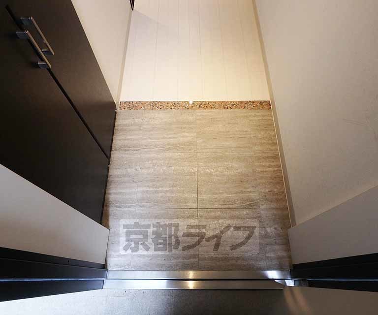 玄関　シューズボックスつき玄関です。