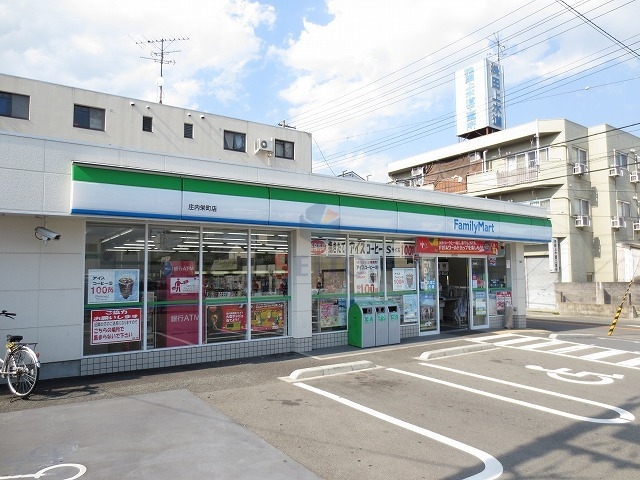 コンビニ　ファミリーマート（コンビニ）まで215m