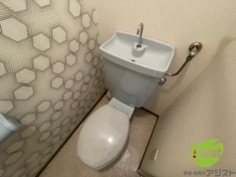 トイレ　こちらはトイレです。清潔感があり、安心して使用できます。