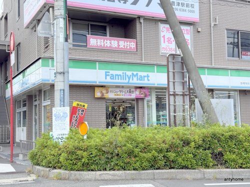 コンビニ　ファミリーマート 豊津駅前店（コンビニ）まで504m
