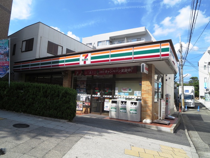 コンビニ　セブンイレブン（コンビニ）まで535m