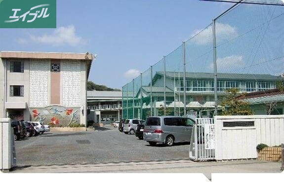 中学校　岡山市立石井中学校（中学校）まで829m