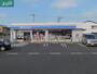 コンビニ　ローソン岡山西崎1丁目店（コンビニ）まで240m