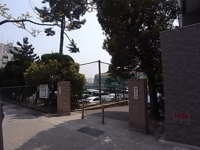 高校・高専　灘高等学校（高校・高専）まで588m