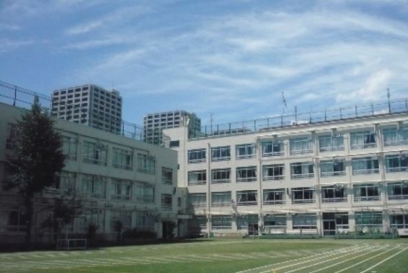 小学校　新宿区立戸山小学校（小学校）まで582m