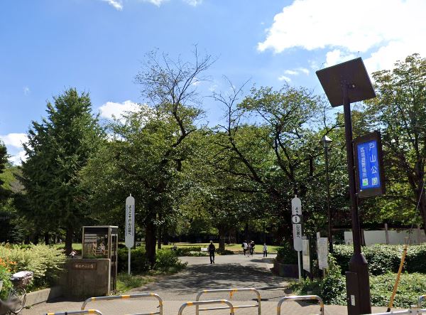 公園　戸山公園（公園）まで875m