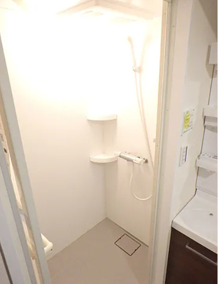 バス・シャワールーム　※反転タイプのお部屋の写真を使用しています。