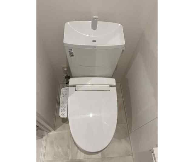 トイレ　落ち着いた色調のトイレです