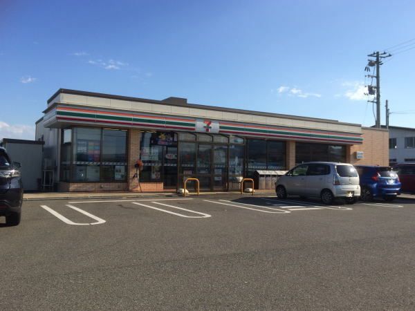 コンビニ　セブンイレブン（コンビニ）まで800m