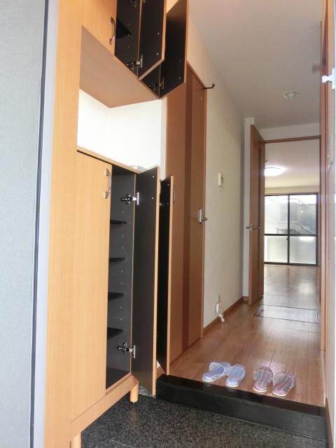 玄関　※別号室参考写真です