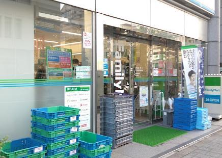 コンビニ　ファミリーマート 千住警察署前店（コンビニ）まで180m