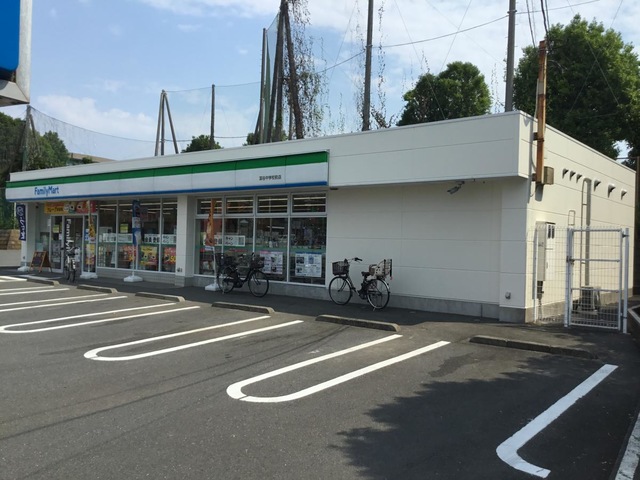 コンビニ　ファミリーマート 深谷中学校前店（コンビニ）まで512m