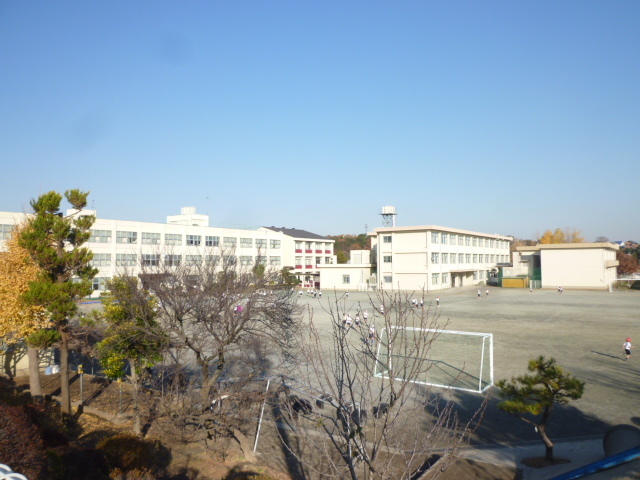 小学校　綾瀬市立綾西小学校（小学校）まで600m