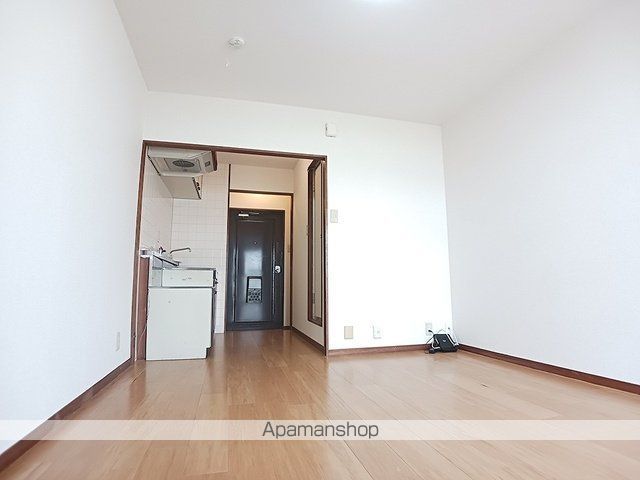 ハイツホリデーの居間写真