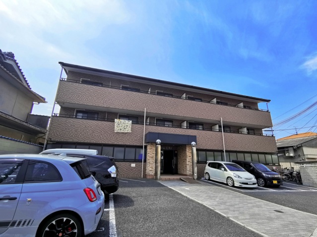 建物外観　オートロックエレベーター付き