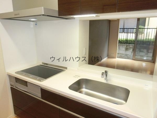 キッチン　３口ＩＨコンロ付きシステムキッチン！