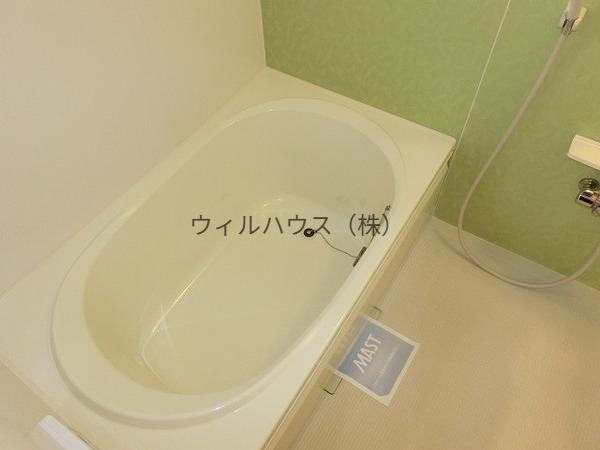 バス・シャワールーム　浴室乾燥機、追焚機能付の広々バスルーム！