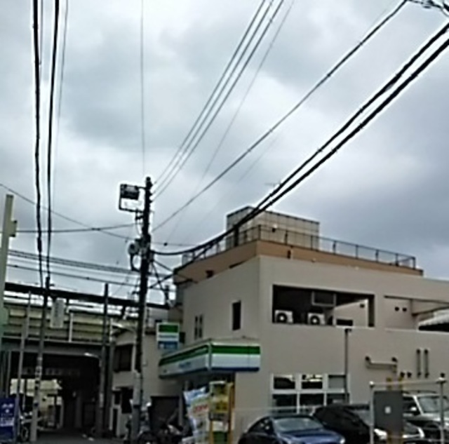 コンビニ　ファミリーマート南新宿駅前店（コンビニ）まで991m