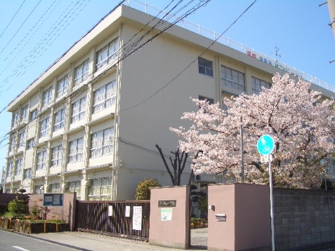 中学校　大東市立諸福中学校（中学校）まで979m